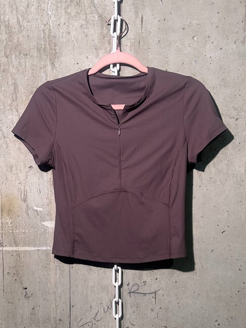 Ribbed Half-Zip Athletic Crop Tee in Mauve/Dark Purple